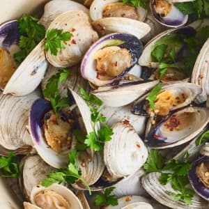 Garlic Butter Clams (With Shell)